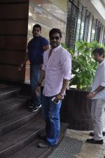 Ajay Devgan snapped in Mumbai on 2nd Sept 2013 (3).JPG
